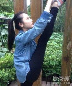 张慧雯一字马照片