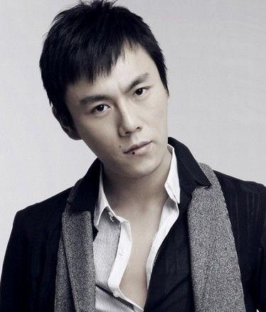 秦浩个人资料,才华横溢的青年才俊，引领时代潮流的先锋人物