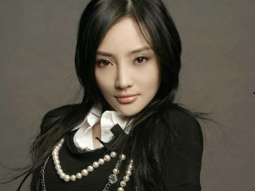 李小璐有什么背景,从影视新星到家庭风波，揭秘她的成长背景与人生轨迹