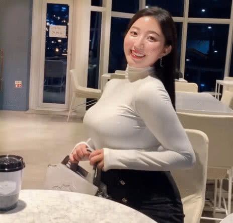 韩国微胖网红,颠覆传统审美，展现自信魅力